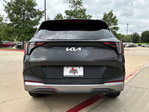 Used 2026 Kia Sportage LX FWD image 7