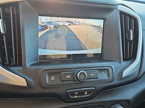 Used 2024 GMC Terrain SLE image 18