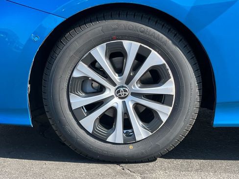 Certified 2021 Toyota Prius XLE AWD/4WD image 30