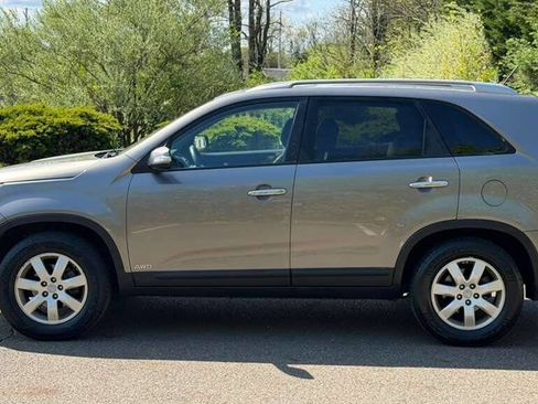 Used 2013 Kia Sorento LX image 4