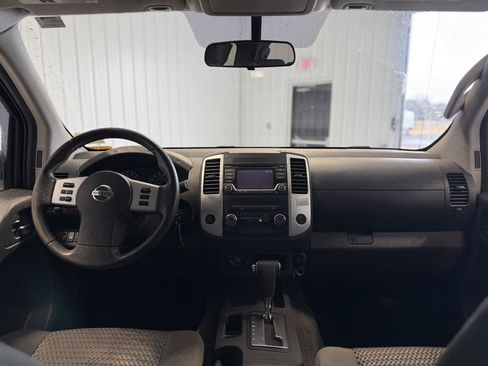 Used 2018 Nissan Frontier SV image 11