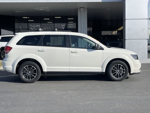 Used 2018 Dodge Journey SE w/ Blacktop Package image 5