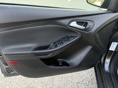 Used 2015 Ford Focus SE FWD image 19