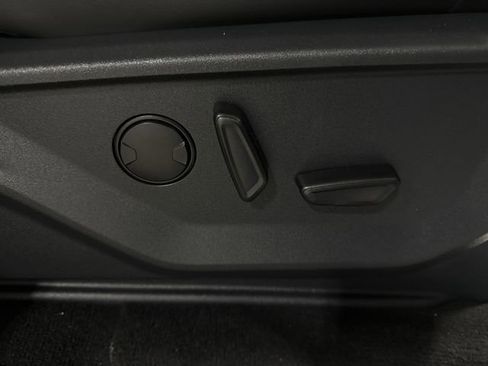Used 2025 Ford Expedition Active AWD/4WD image 33