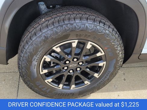 New 2026 Chevrolet Traverse Z71 w/ Enhanced Driving Package AWD/4WD image 6
