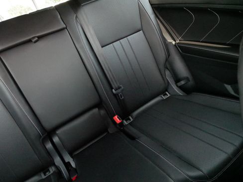 Certified 2023 Volkswagen Tiguan SE FWD image 14