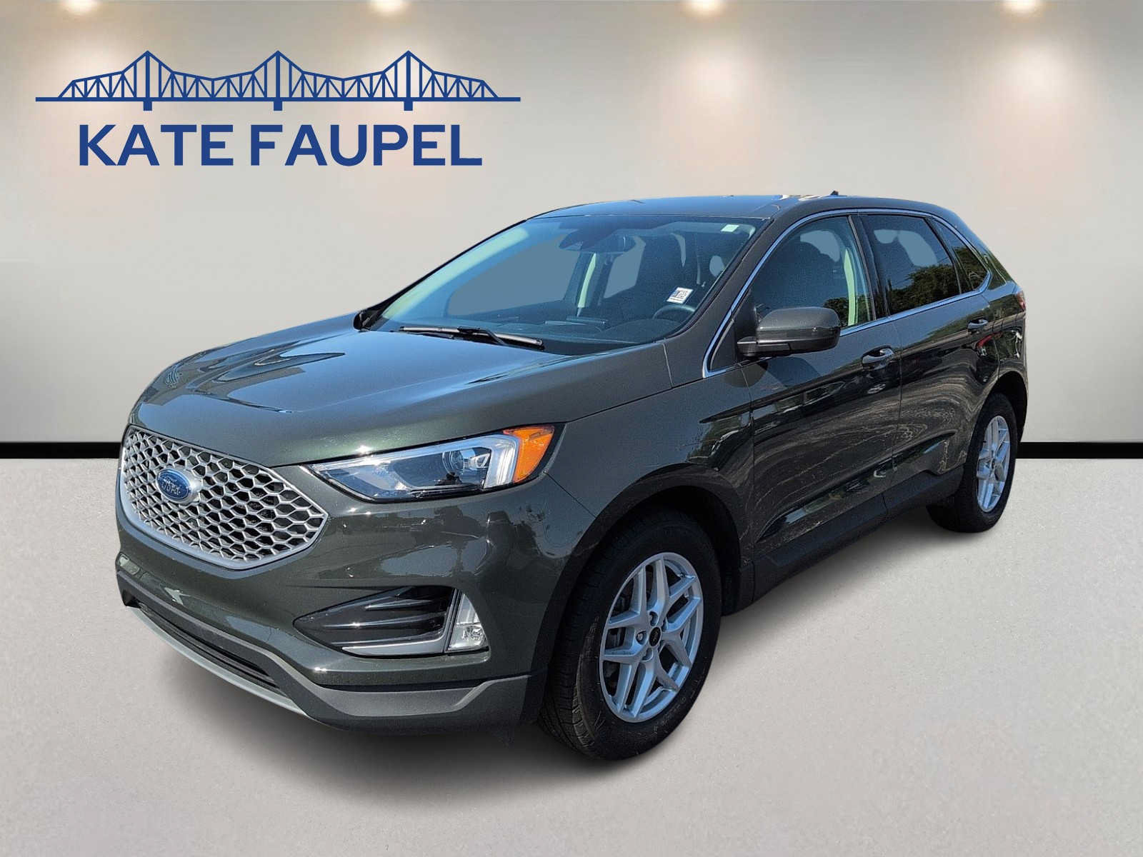 Used 2024 Ford Edge SEL w/ Convenience Package AWD/4WD image 3