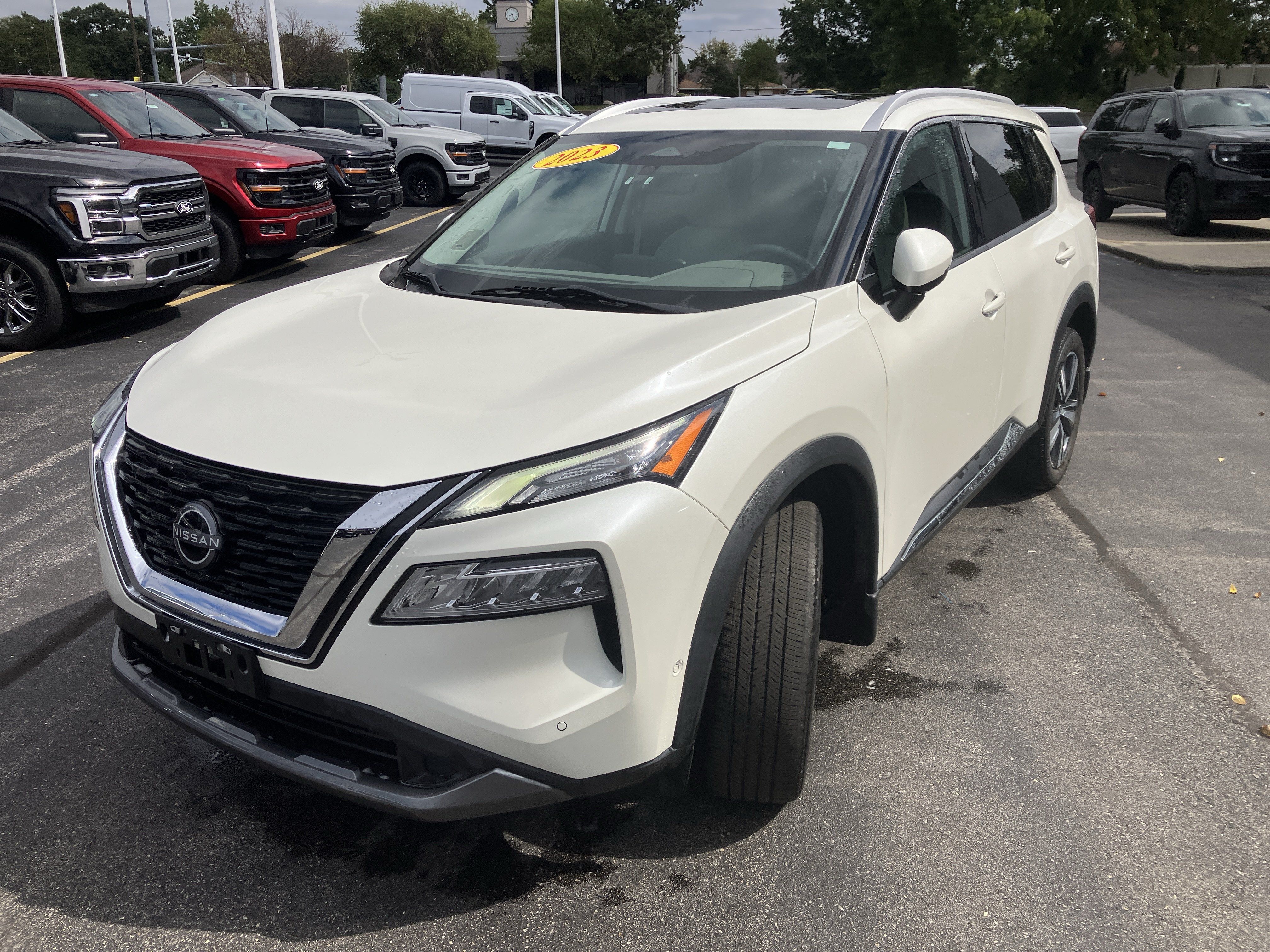 Used 2023 Nissan Rogue SL w/ SL Premium Package AWD/4WD image 3