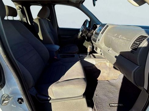 Used 2018 Nissan Frontier S image 12