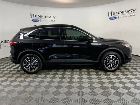 Used 2025 Ford Escape SE image 9