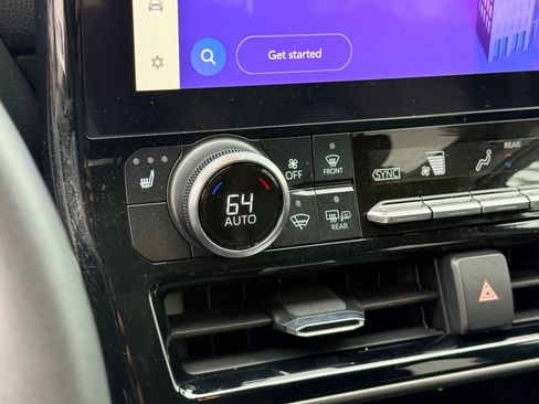 Used 2023 Toyota Highlander L image 8