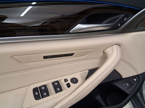 Used 2023 BMW 530e w/ Premium Package RWD image 12
