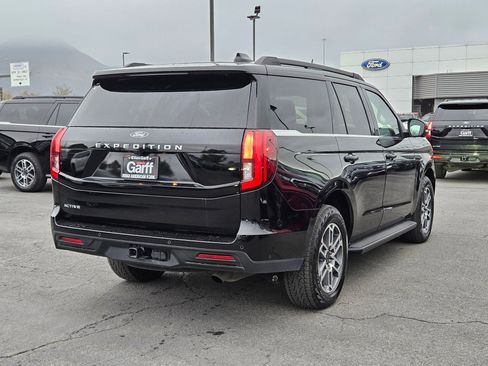 Used 2025 Ford Expedition Active AWD/4WD image 3