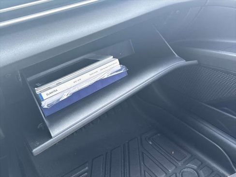Certified 2024 Hyundai Elantra SEL FWD image 30