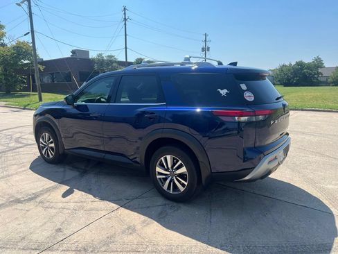 Used 2024 Nissan Pathfinder SL FWD image 8