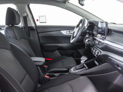 Used 2022 Kia Forte LXS image 17