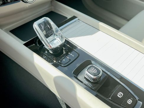 New 2026 Volvo XC60 B5 Ultra w/ Climate Package image 22