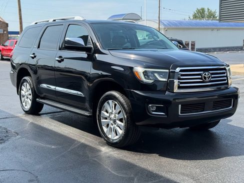 Used 2020 Toyota Sequoia Platinum AWD/4WD image 3