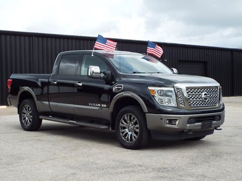 Used 2018 Nissan Titan Platinum Reserve w/ Platinum Utility Package image 3