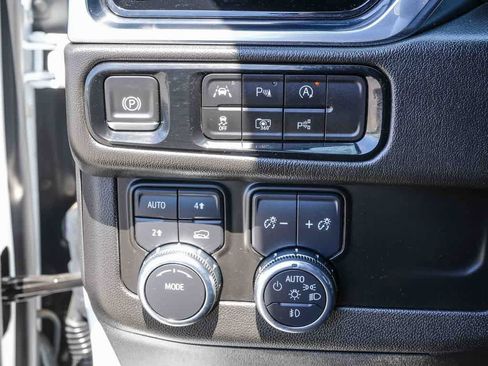 Used 2025 GMC Yukon XL Denali AWD/4WD image 21
