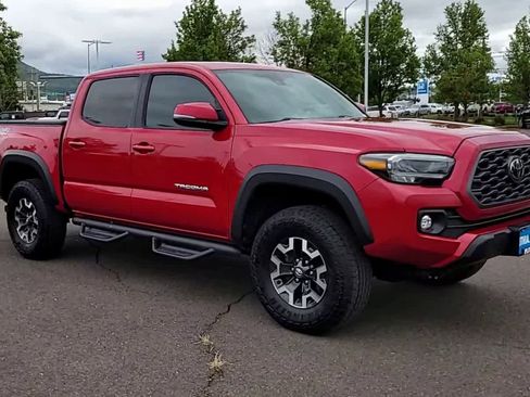 Used 2022 Toyota Tacoma TRD Off-Road w/ Technology Package image 2
