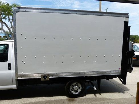Used 2017 Chevrolet Express 3500 RWD image 7