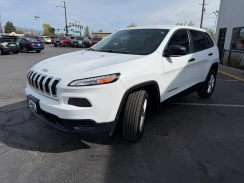 Used 2015 Jeep Cherokee Sport image 3