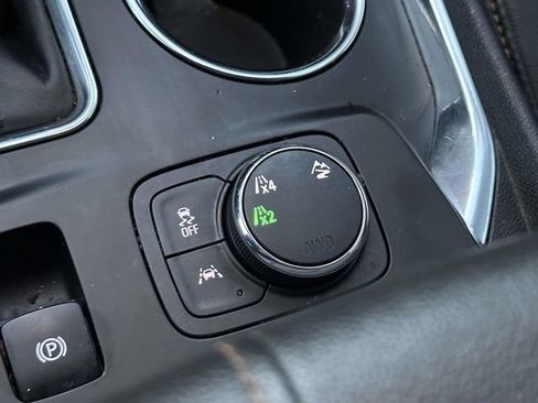 Used 2021 Chevrolet Traverse LT w/ LT Premium Package image 18