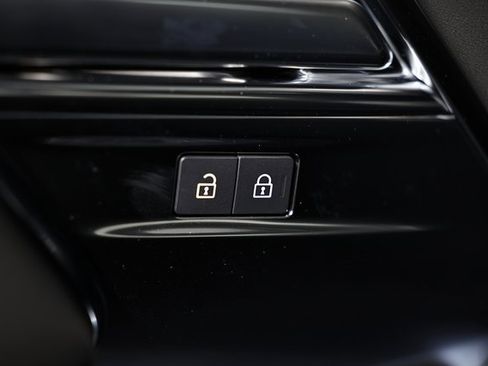 New 2025 Land Rover Range Rover Long Wheelbase SE image 23