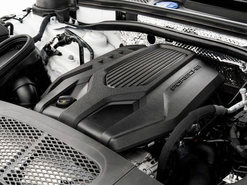 Certified 2025 Porsche Macan image 29