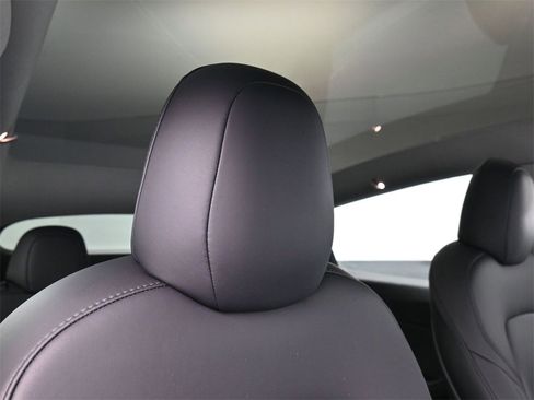 Used 2022 Tesla Model Y Long Range image 17