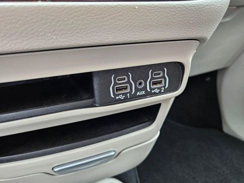 Used 2023 Chrysler Pacifica Touring-L FWD image 34