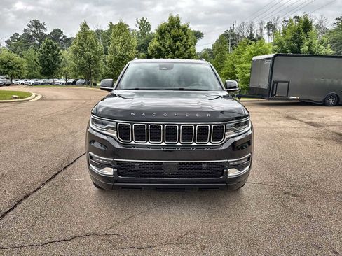 Used 2025 Jeep Wagoneer L Series II w/ 8-pass Seating Package AWD/4WD image 12