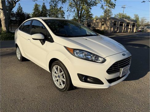 Used 2019 Ford Fiesta SE FWD image 1