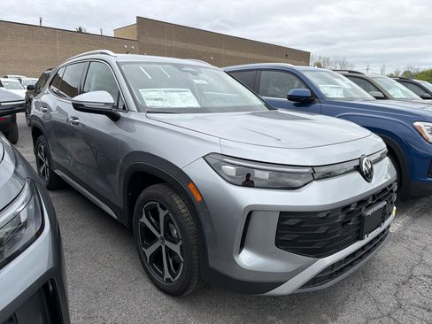 New 2026 Volkswagen Tiguan SE AWD/4WD image 2
