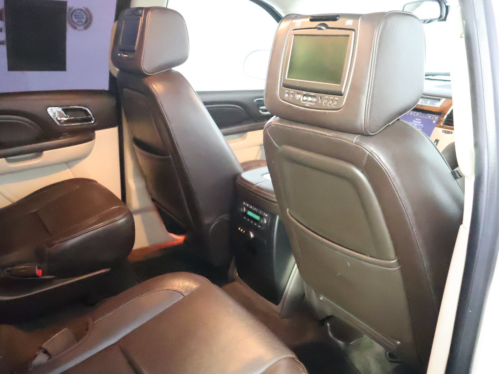 Used 2014 Cadillac Escalade Platinum AWD/4WD image 49