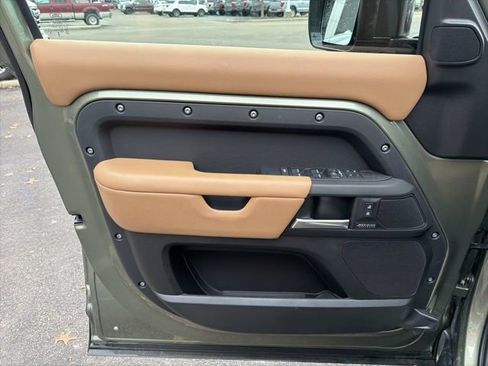 Used 2025 Land Rover Defender 110 X-Dynamic SE image 23