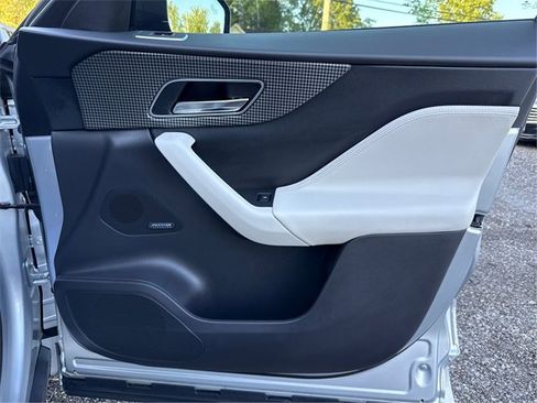 Used 2017 Jaguar F-PACE First Edition image 25