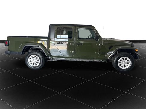 Used 2023 Jeep Gladiator Sport AWD/4WD image 6