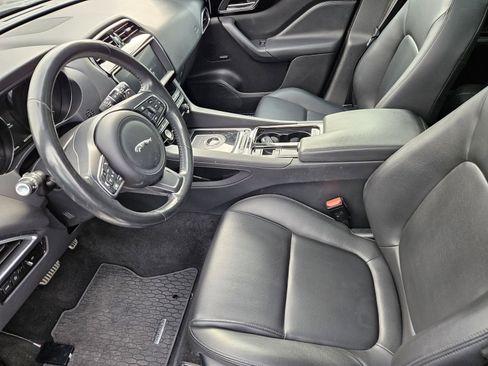 Used 2019 Jaguar F-PACE Premium AWD/4WD image 16