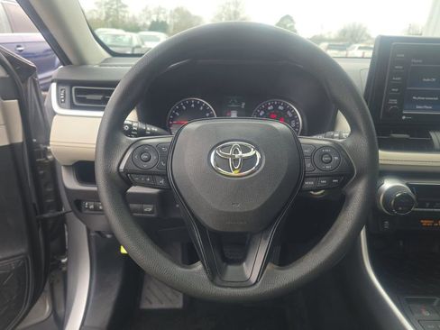 Used 2021 Toyota RAV4 XLE w/ Convenience Package FWD image 10