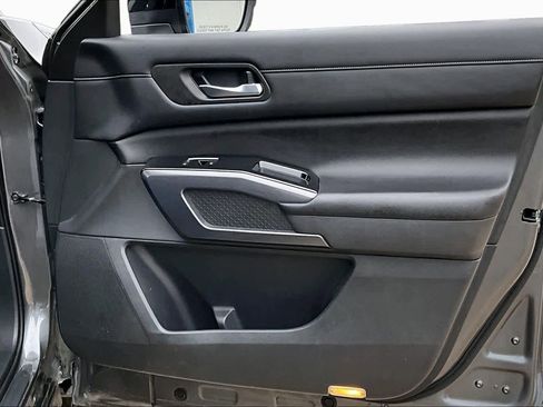 Used 2022 Nissan Pathfinder SL AWD/4WD image 23