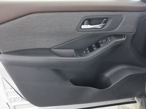 Used 2022 Nissan Rogue SV AWD/4WD image 24