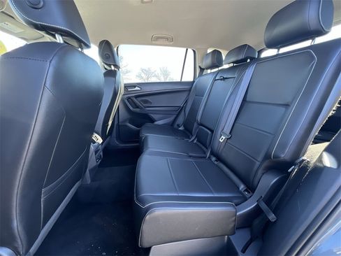 Used 2021 Volkswagen Tiguan SE image 23