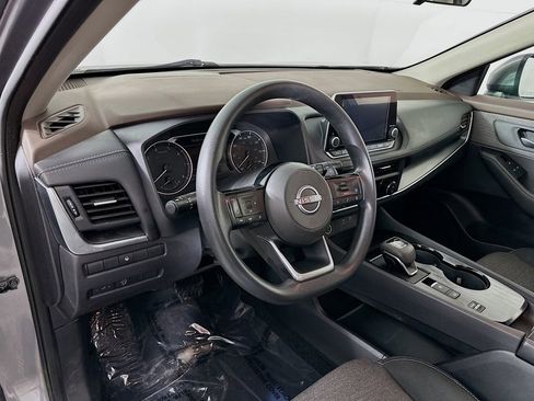 Used 2023 Nissan Rogue SV image 14