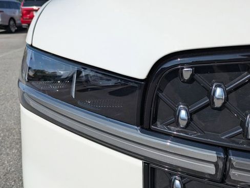 Certified 2025 Lincoln Navigator Black Label AWD/4WD image 10