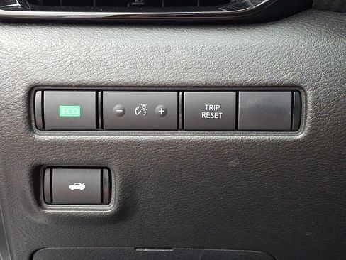 Certified 2025 Nissan Sentra SV FWD image 26