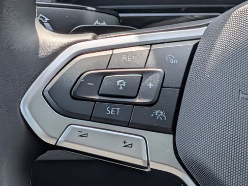 Certified 2025 Volkswagen Atlas Peak Edition SE AWD/4WD image 24