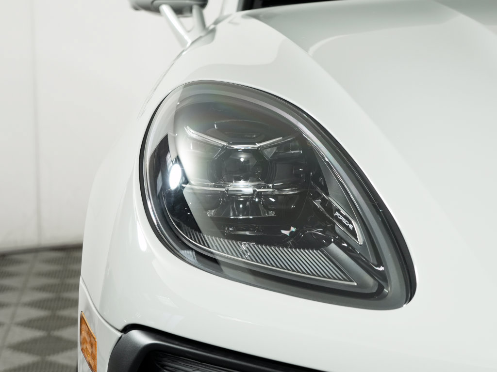 Used 2026 Porsche Macan AWD/4WD image 11