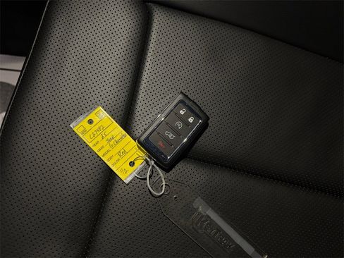 Used 2025 Jeep Grand Cherokee L Limited w/ Luxury Tech Group II image 32